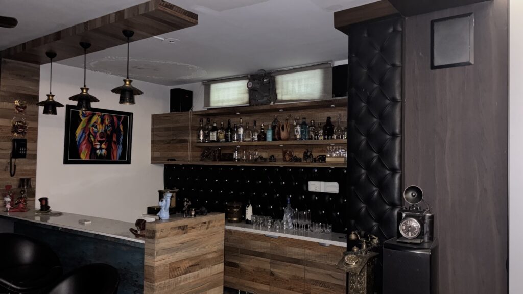 lounge bar